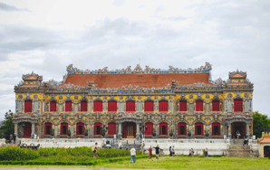 世界遺産古都フエ観光・豪華列車ダナンからフエ乗車体験