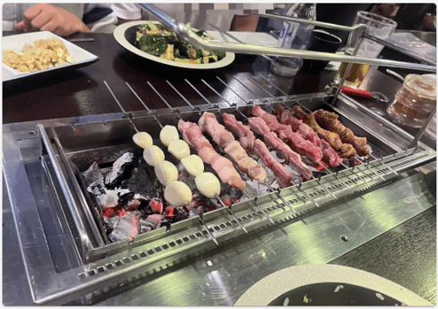 串を焼く機械と串