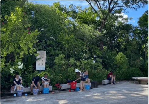 日陰での足湯