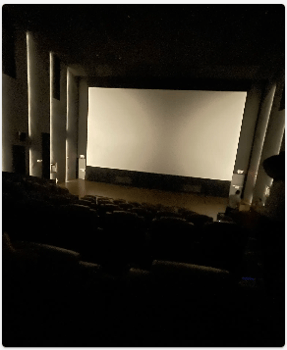 映画館の中
