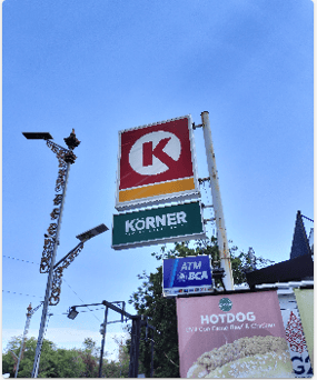 オリジナルブランドのカフェ「KORNER (コーナー) 」のロゴ