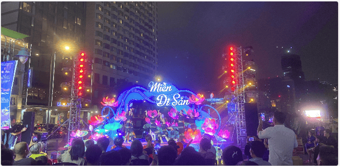 ホーチミン市リバーフェスティバルの美しい夜景