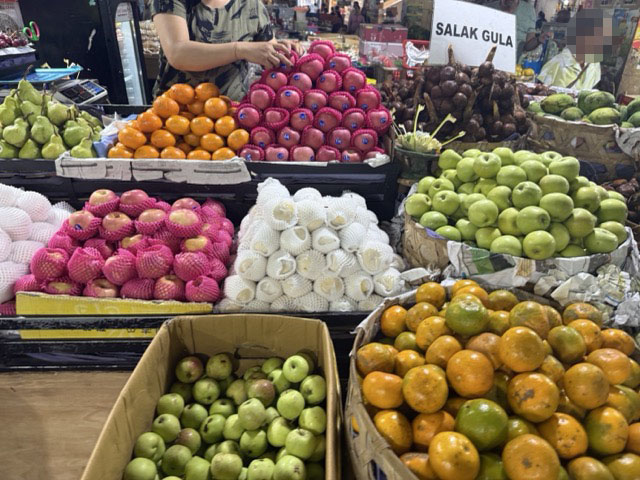 バリ島の朝市で見つけるローカルの味！
