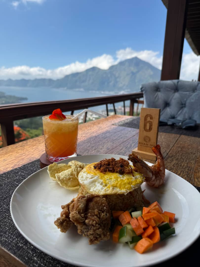 キンタマーニ高原を一望！絶景レストランでランチ♪